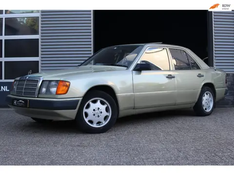 Mercedes-Benz 200-280 (W124) 200 D 1986|Pano|facelift|apk |Hard
