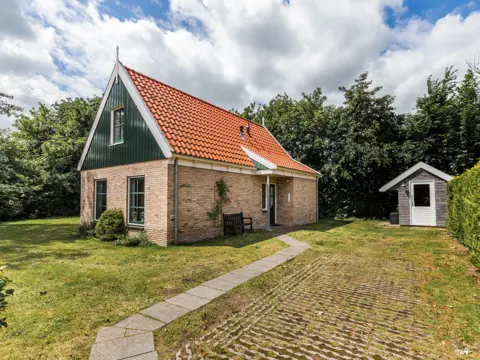 Vrijstaand vakantiehuis op bungalowpark aan de Waddenzee