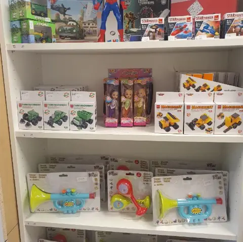 Huur een kast en verkoop je spullen - 60 euro / maand