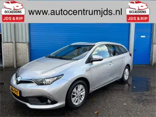 Toyota Auris 1.8 Hybrid Dynamic Ultimate station