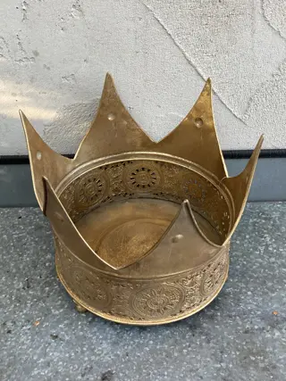 KROON ALS FLOWERPOT DECORATIE SCHAAL OP VOETJE GOLD 20,5 cm