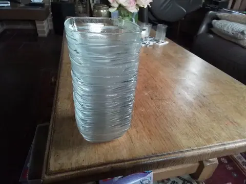 Servies , + bestek ,+ pannenset,