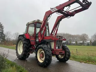 Case IH International 845 XL met voorlader MARGE