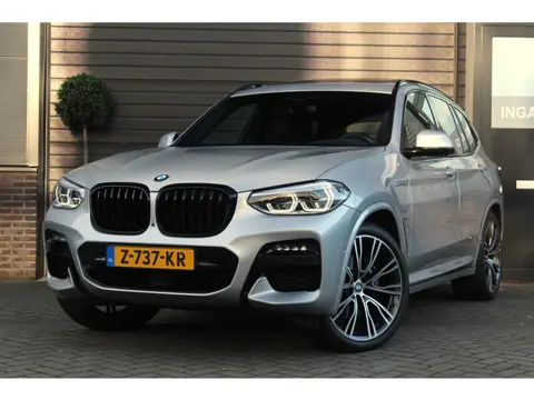 BMW X3 xDrive30e M-Sport | Schaalstoelen | Panoramadak | 21 Inch LM | Full options