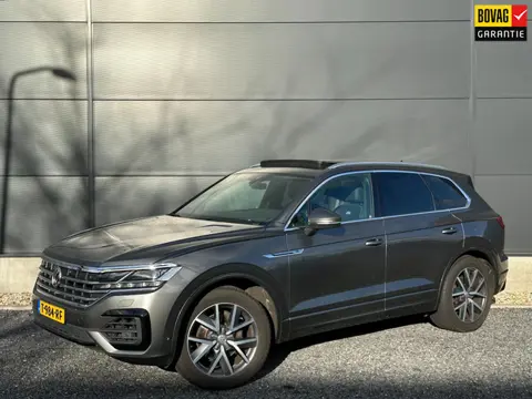 Volkswagen Touareg 3.0 TDI R-Line Panodak | Leder | Clima | Trekhaak