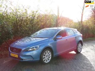 Volvo V40 2.0 T3 Momentum *152PK