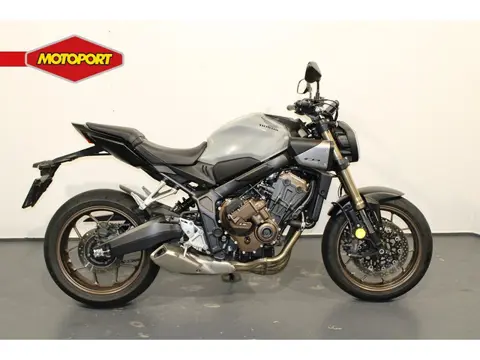 Honda CB 650 RC E-clutch (bj 2025)