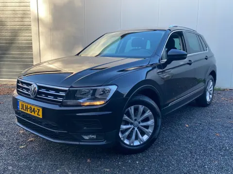 Volkswagen Tiguan 1.4 TSI R-Line |DSG | ACC |Trekhaak |Massagestoel|Stoel/stuurverw |Dealer onderh K