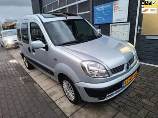 Renault Kangoo 1.6-16V Privilège. Invalide auto - rolstoelbus - aangepast vervoer - knielend - elekt