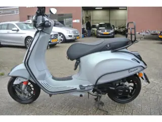 Vespa Snorscooter Sprint 50 custom 1e eigenaar