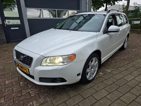 Volvo V70 2.5T Momentum (bj 2009, automaat)