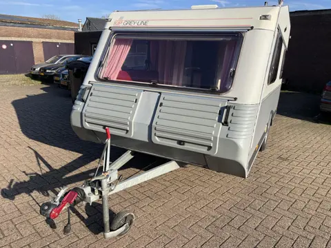 Kip Kg-42 Greyline KG 42TTC 4 slaapplaatsen, incl; voortent, tuinstoelen, tafel, radio etc.