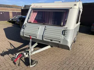 Kip Kg-42 Greyline KG 42TTC 4 slaapplaatsen, incl; voortent, tuinstoelen, tafel, radio etc.