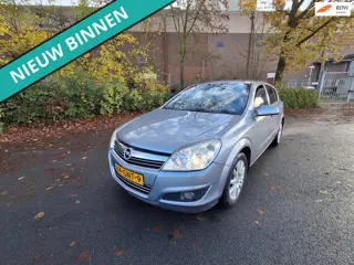 Opel Astra 1.8 Temptation NETTE AUTO RIJDT EN SCHAKELT GOED