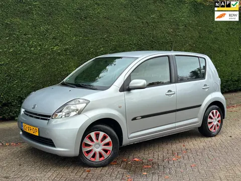 Daihatsu Sirion 2 1.0-12V Premium /AIRCO/LAGEKM/APKNIEUW/RIJDTGOED!/