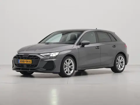Audi A3 Sportback 30 TFSI 110pk S-tronic S-line Trekhaak afneembaar Panorama Stoelverwarming Navigat