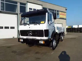 Mercedes-Benz 1017 A/4x4 with crane (bj 1983)