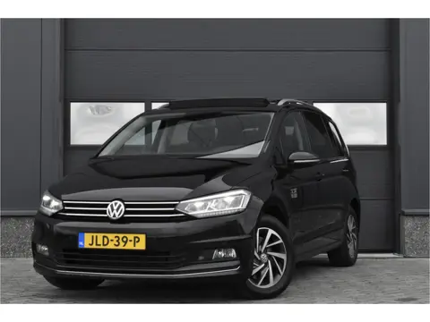 Volkswagen Touran 1.4 TSI Highline Sound 7p Pano - Trekhaak - Carplay - Cruise - Stand.kachel