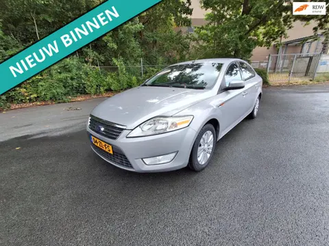 Ford Mondeo 2.0-16V Ghia NETTE AUTO RIJDT EN SCHAKELT GOED