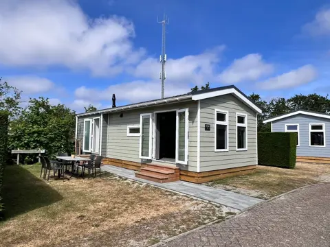 Ruim chalet op camping op loopafstand van De Koog