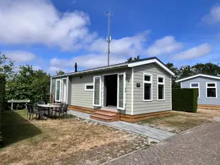 Ruim chalet op camping op loopafstand van De Koog