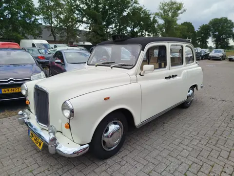 Carbodies TAXI/HIRE CAR