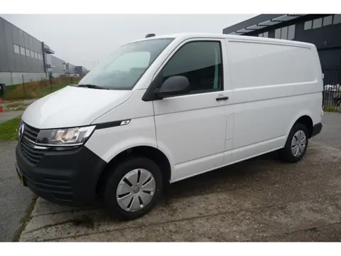 Volkswagen Transporter 90 pk 2.0 TDI L1H1 26 Economy Business deurtjes, bank, carplay, cruise, BPM v