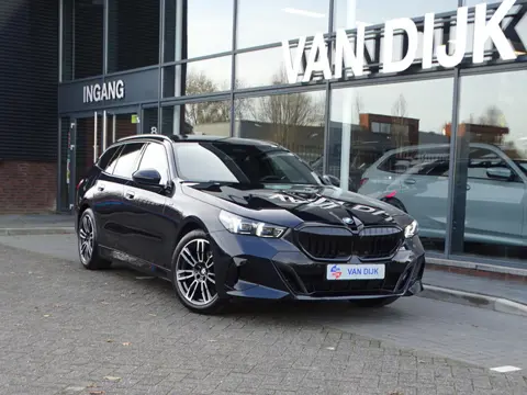 BMW 5 Serie Touring 520i M Sportpakket Elek.Trekhaak Pano.Dak Driv.Ass. Plus Stoelventilatie Live Co