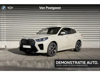 BMW iX2 eDrive20 M Sportpakket Pro / Innovation Pack / Comfort Pack / Panoramadak / Elektrisch verst
