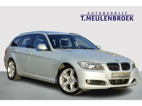 BMW 3 Serie Touring 330xi Auto is geheel in nieuwstaat