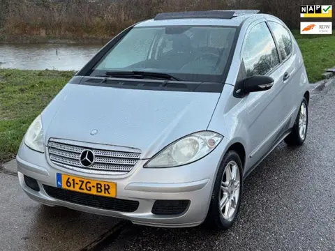 Mercedes-Benz A-klasse 170 Classic 3-Drs Automaat Airco Audio/CD Leder/Stof LMV 16" Lamellen Schuifd