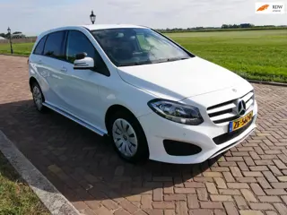 Mercedes-Benz B-klasse 220 d Ambition AUT AC **EX-POLITIE**