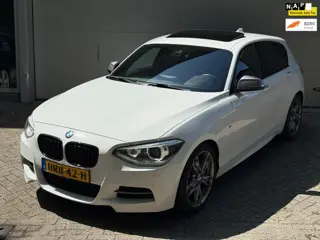 BMW 1-serie M135i xDrive High Executive l Schuifdak l Volleder l Groot Navi l Bi-Xenon l