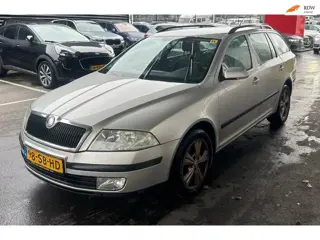 Skoda Octavia Combi 1.6 Ambiente 75 kw Airco Apk trekhaak