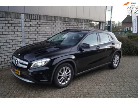 Mercedes-Benz GLA-klasse 180 Prestige Autom Leder Sportst Stoelverw Navi Xenon Airco Cruise 2x PDC L