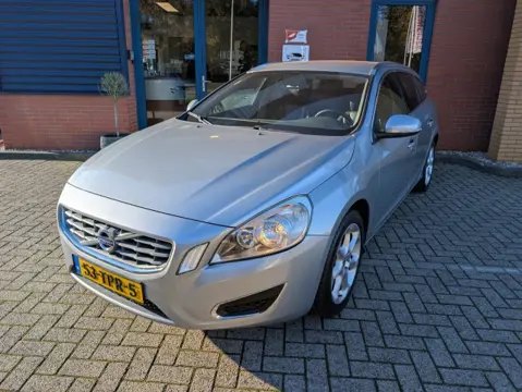 VOLVO V60 1.6 T3 OCEAN RACE, DEALER ONDERHOUDEN, Airco, PDC achter, Cruise, 