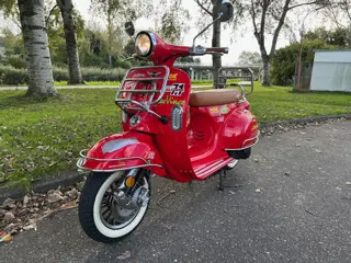 RAZZO TORINO 125 Vespa Retro motor 160CC (bj 2014)