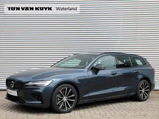 Volvo V60 2.0 T6 Plug-in hybrid AWD Plus Dark Automaat / 360* camera / Trekhaak / Verwarmd voorruit 