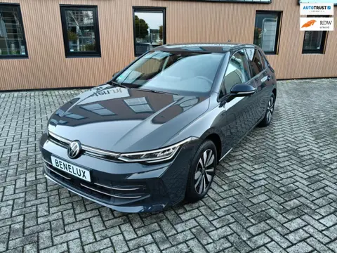 Volkswagen GOLF 1.5 TSI Life Edition