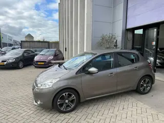 Peugeot 208 1.2 VTi Envy VOL OPTIES! NIEUWSTAAT! INRUIL MOGELIJK!