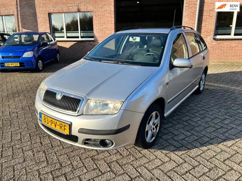 Skoda Fabia Combi 1.4-16V Elegance // Inruilkoopje // APK