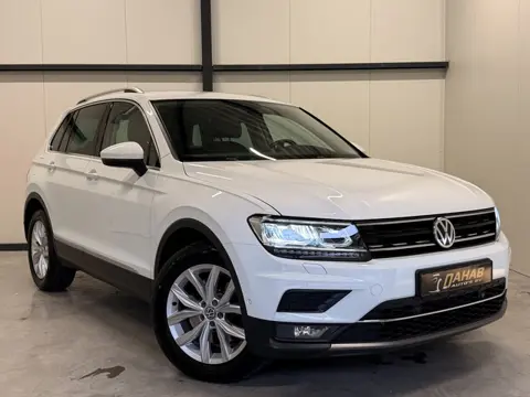 Volkswagen Tiguan 2.0 TSI 4Motion Highline | Leder | Electrische trekhaak | Stoelverwarming | Achter