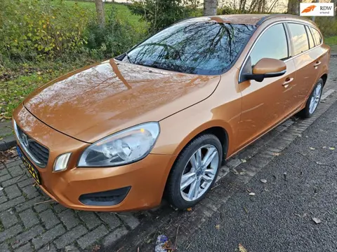 Volvo V60 1.6 D2 Summum automaat ,360 camera ,line ac, navi,leer