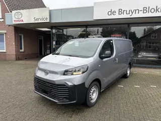 Toyota ProAce 2.0 D-4D Challenger eind december 2024 en dus bpm-vrij / 3-persoons / luxe / lange uit
