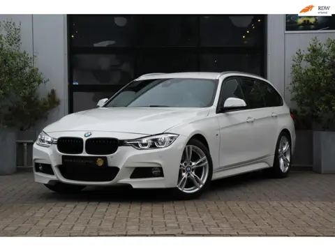 BMW 3-serie Touring 318i M Sport Edition Aut. - NAVI GROOT - ADAP LED - PDC+CAMERA - ELEK KOFFERKLEP