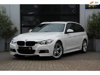 BMW 3-serie Touring 318i M Sport Edition Aut. - NAVI GROOT - ADAP LED - PDC+CAMERA - ELEK KOFFERKLEP