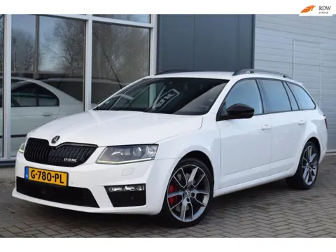 Skoda Octavia Combi 2.0 TDI RS | Kuipstoelen | DSG | Navi | APK 11-2026