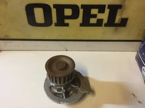 Waterpomp Opel Ascona C_ Kadett D_ Kadett E 90295077