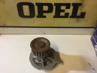 Waterpomp Opel Ascona C_ Kadett D_ Kadett E 90295077