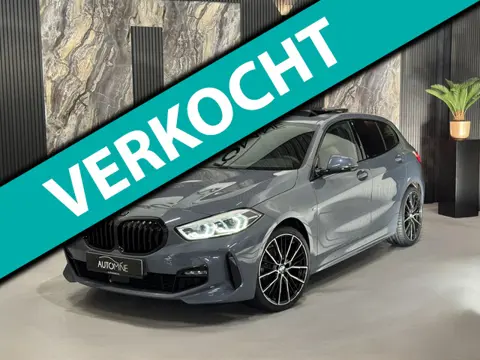 BMW 1-serie 118i M Sport|PANO|SFEER|ALCANTARA|KUIPSTOELEN|BOMVOL